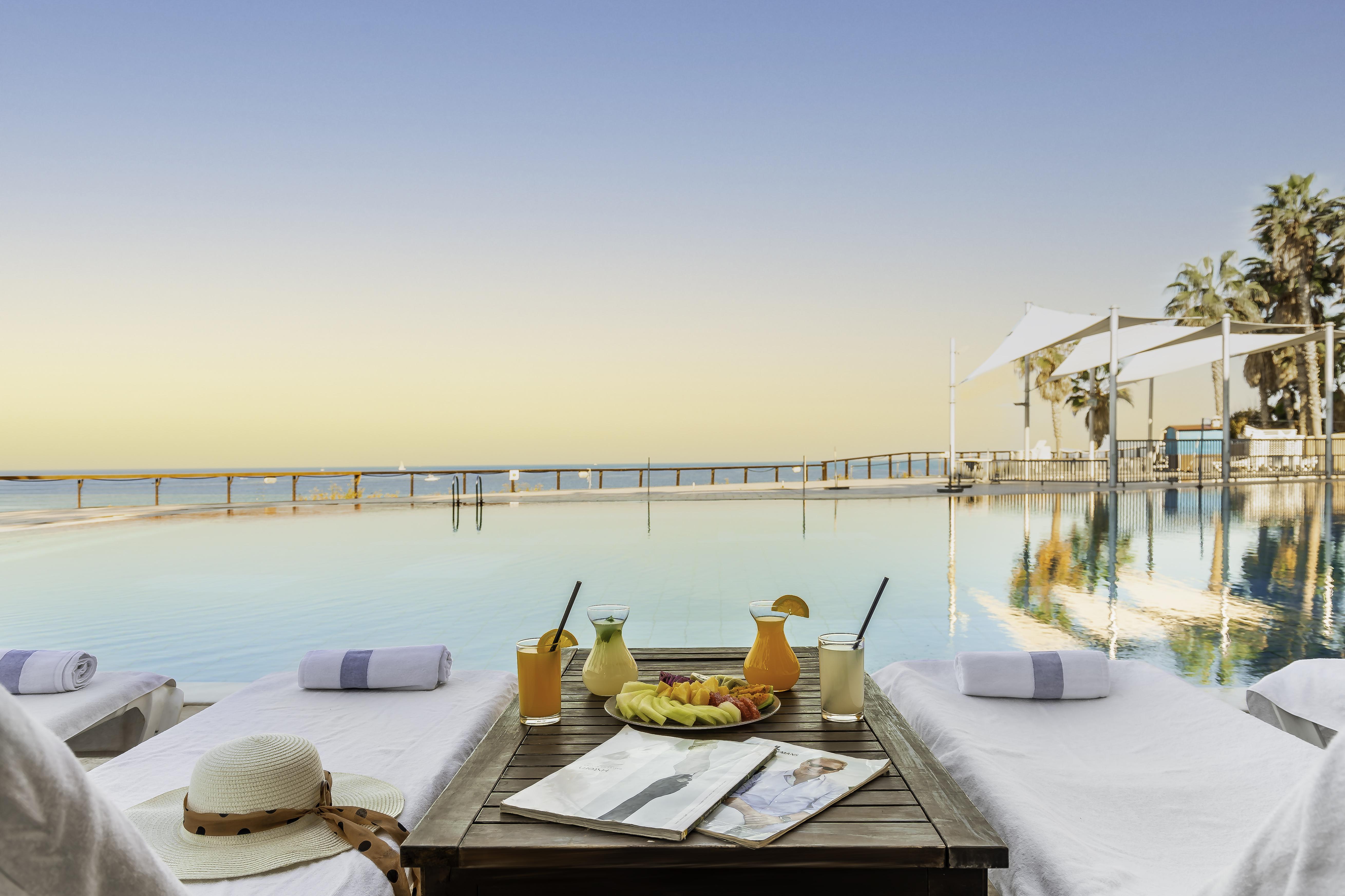 Daniel Herzliya Hotel Esterno foto The pool at the hotel