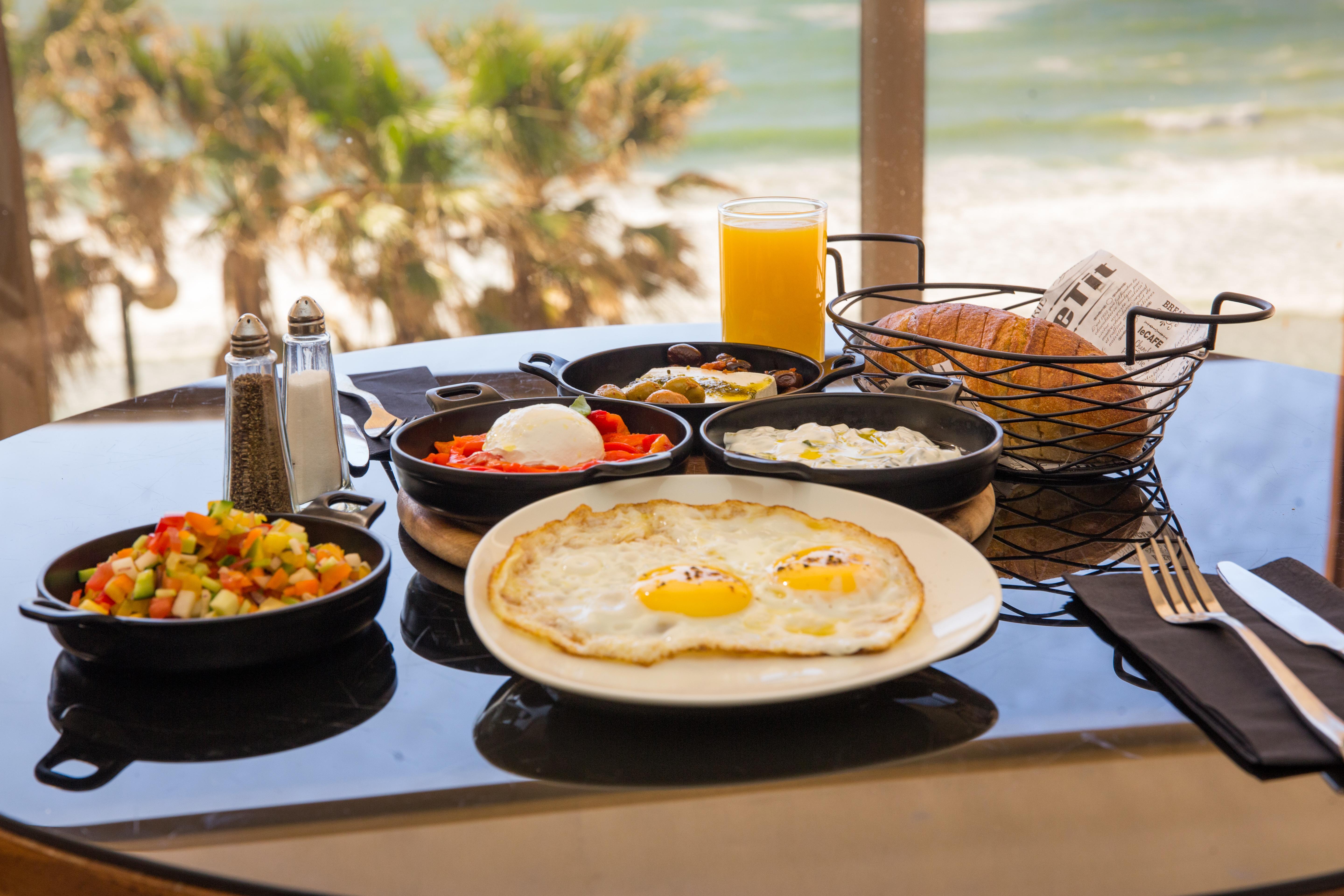 Daniel Herzliya Hotel Esterno foto Israeli breakfast
