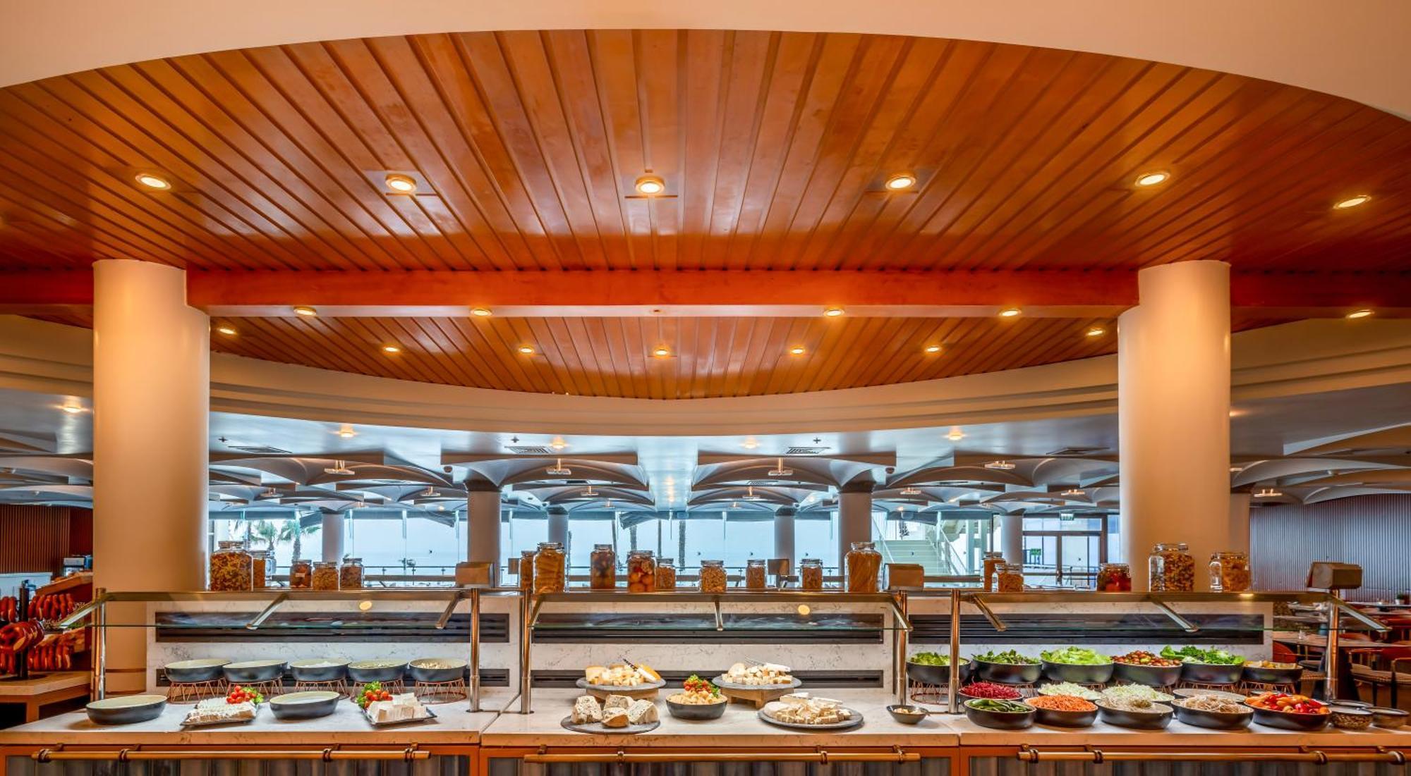Daniel Herzliya Hotel Esterno foto The buffet at the hotel