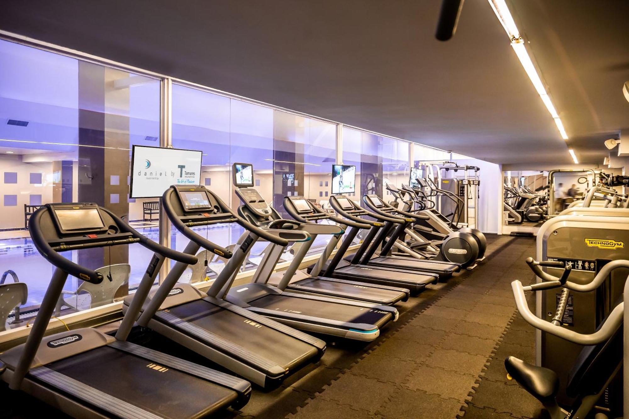 Daniel Herzliya Hotel Esterno foto The gym at the hotel